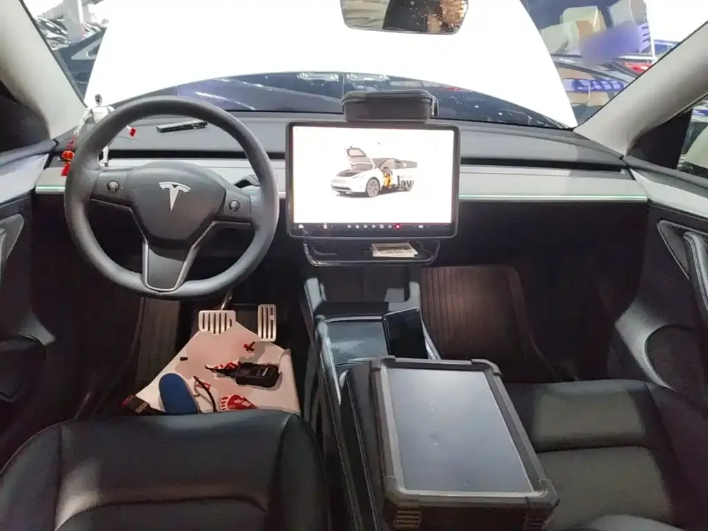 Tesla Model Y — фото 2