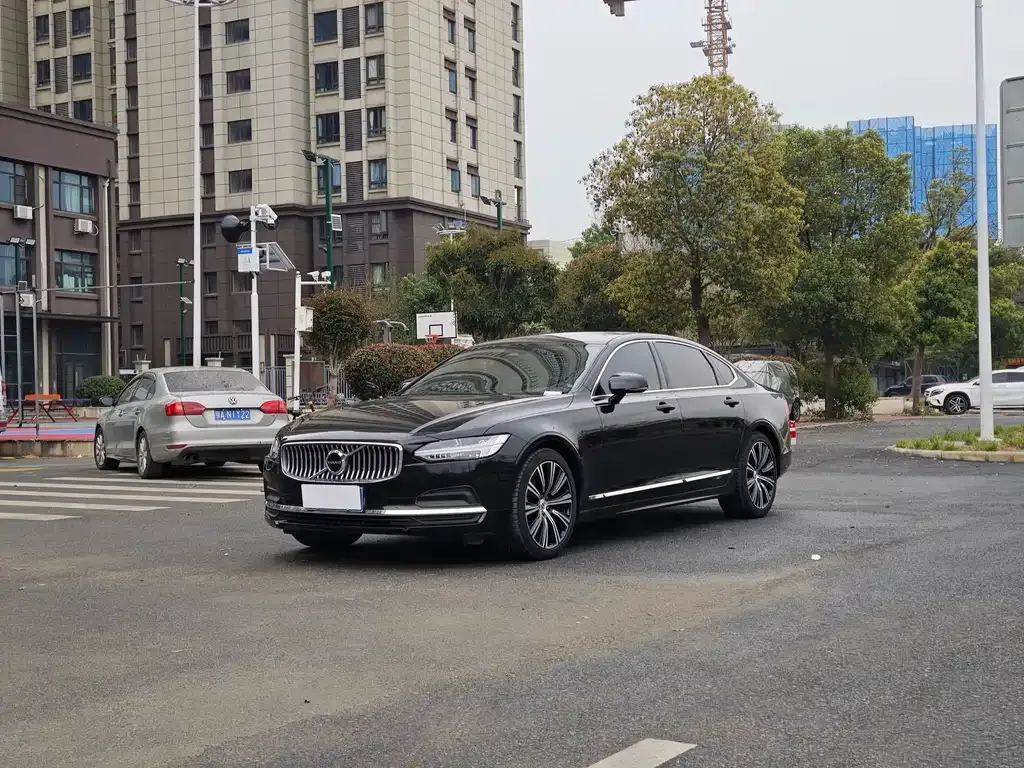 Volvo S90 — фото 1