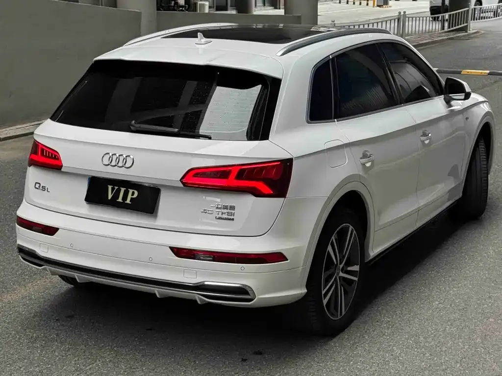 Audi Q5L — фото 5