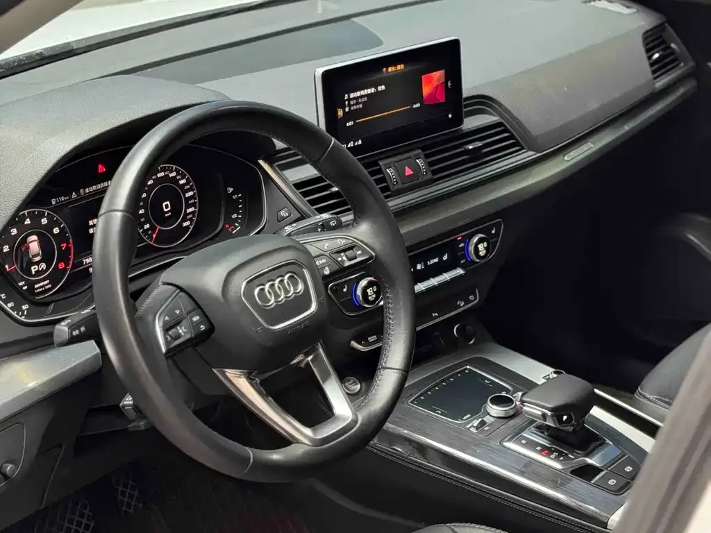 Audi Q5L — фото 3