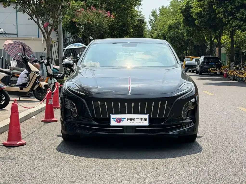 Hongqi E-QM5 — фото 9