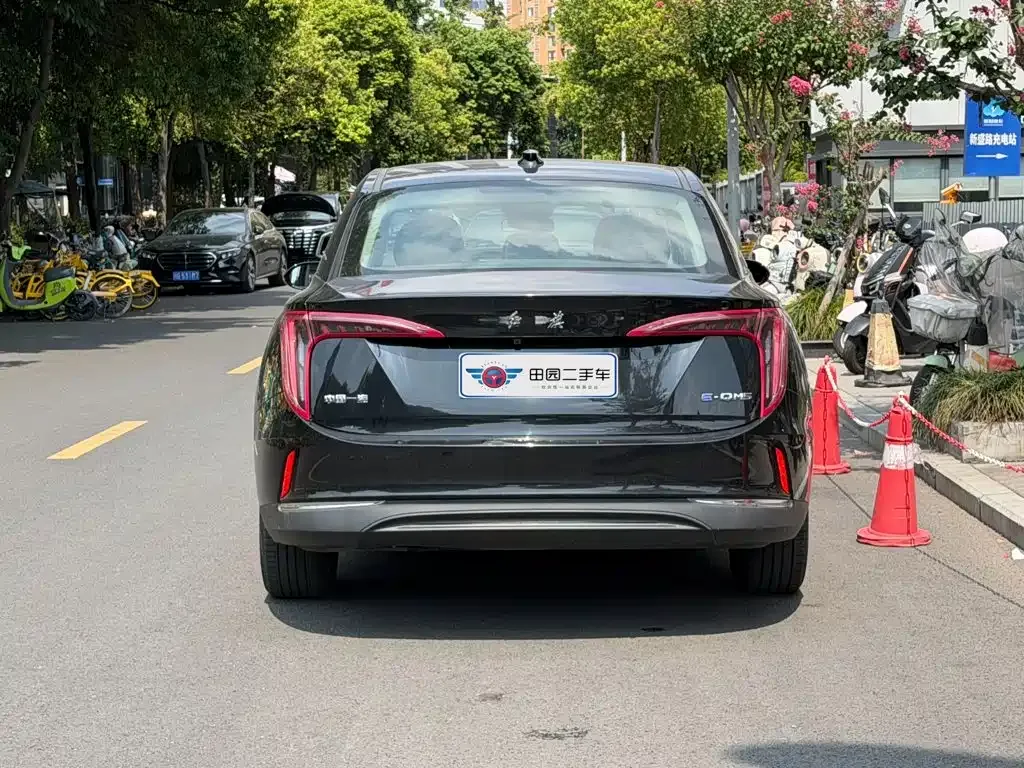 Hongqi E-QM5 — фото 10