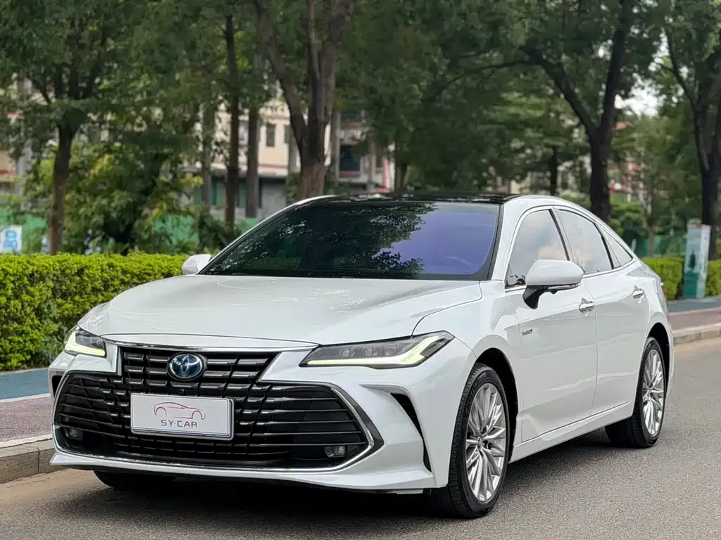 Toyota Avalon — фото 1