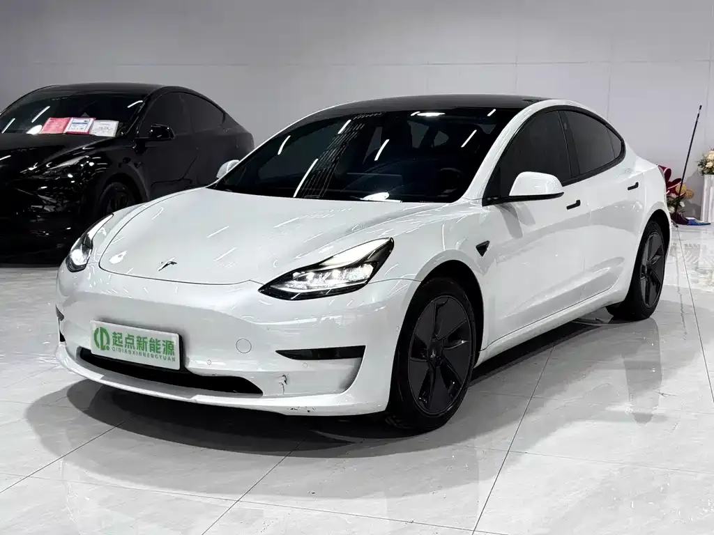 Tesla Model 3 — фото 1