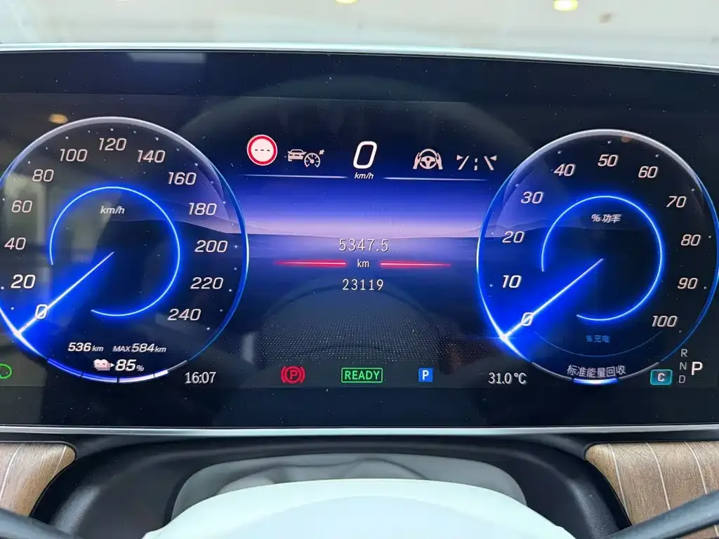 Mercedes-Benz EQE SUV — фото 10