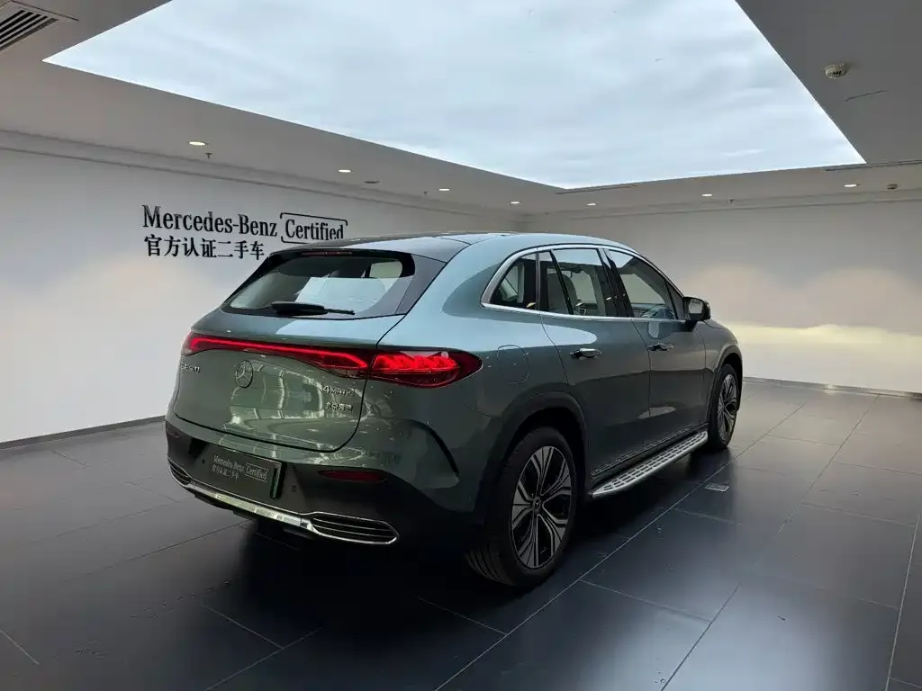 Mercedes-Benz EQE SUV — фото 6