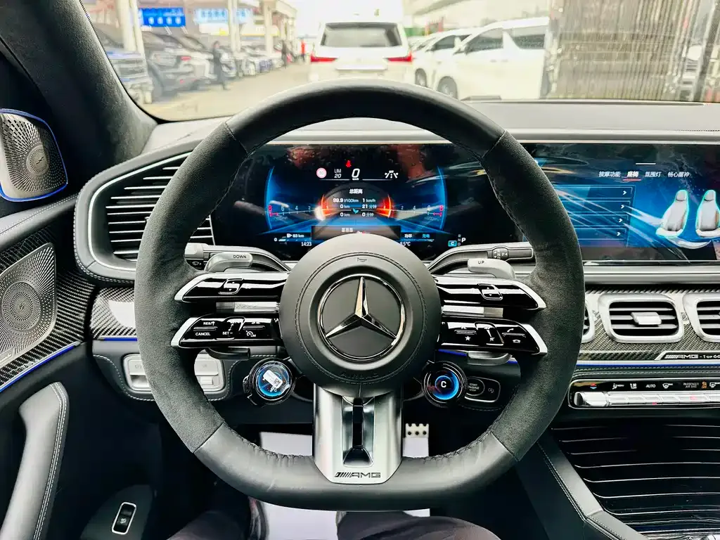 Mercedes-Benz GLS AMG — фото 10