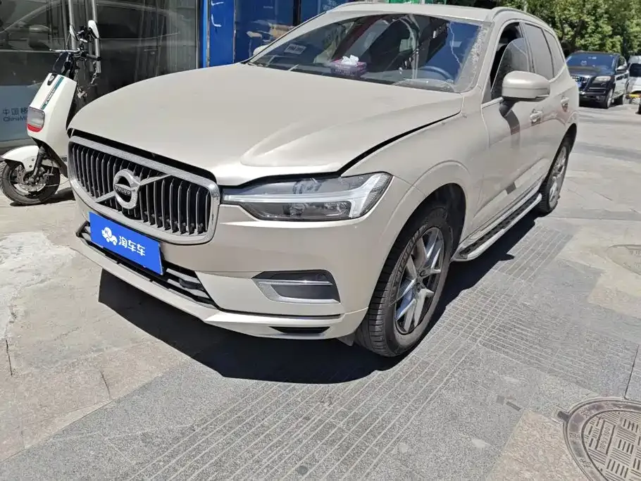 Volvo XC60 — фото 1