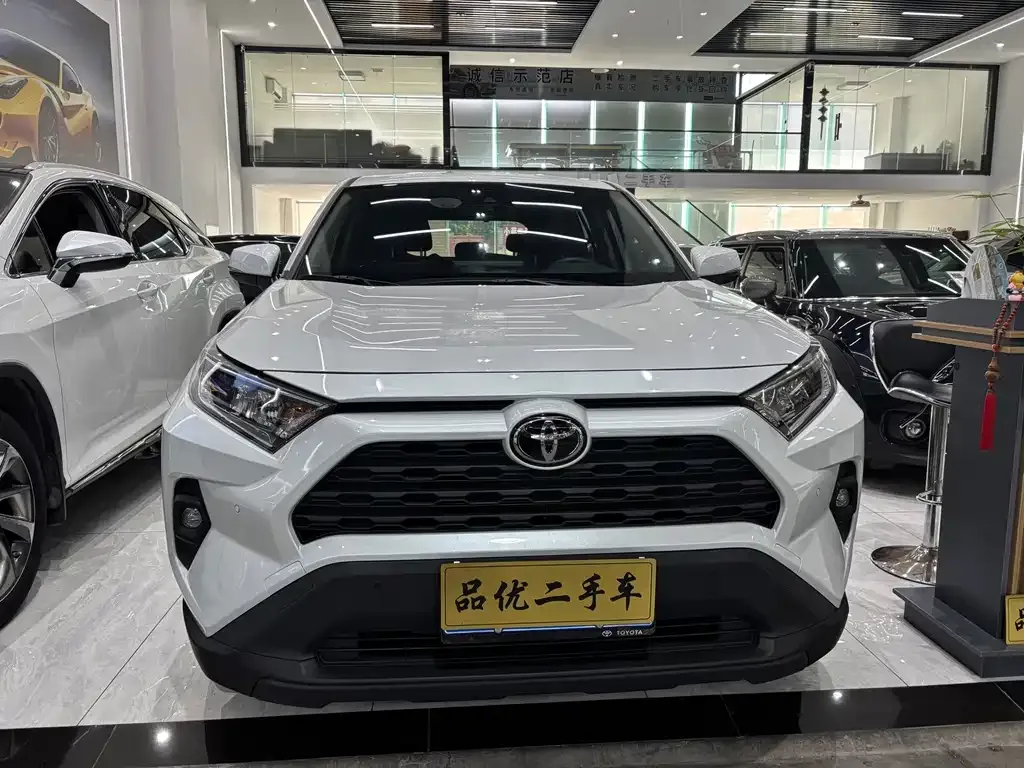 Toyota RAV4 — фото 2