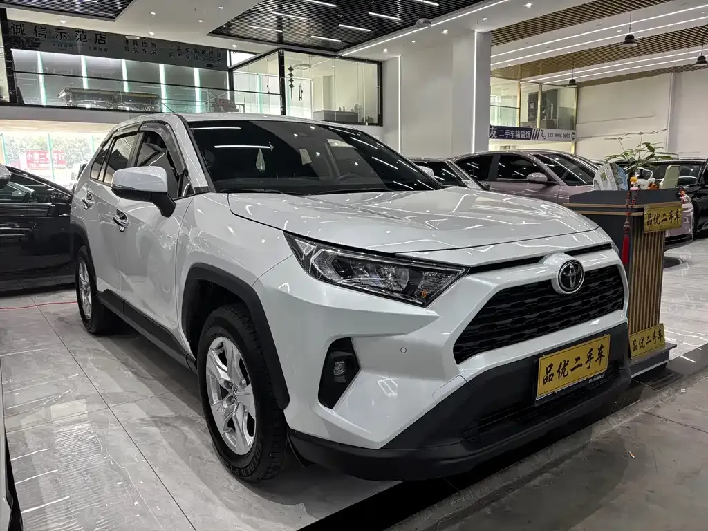 Toyota RAV4 — фото 6