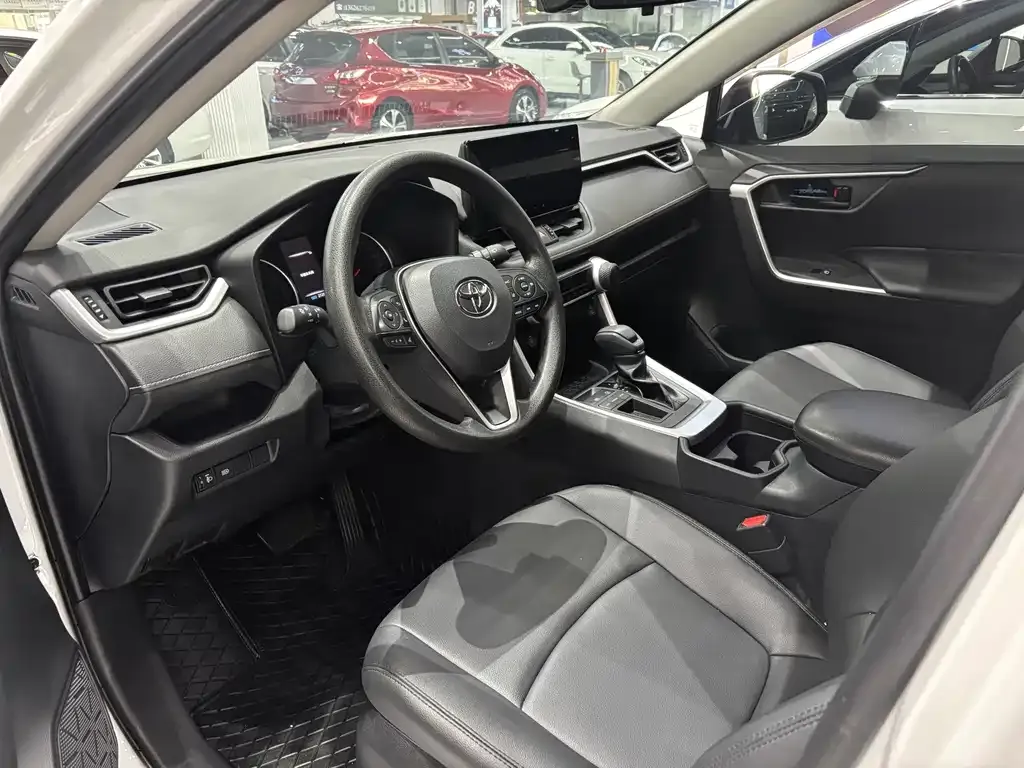 Toyota RAV4 — фото 4