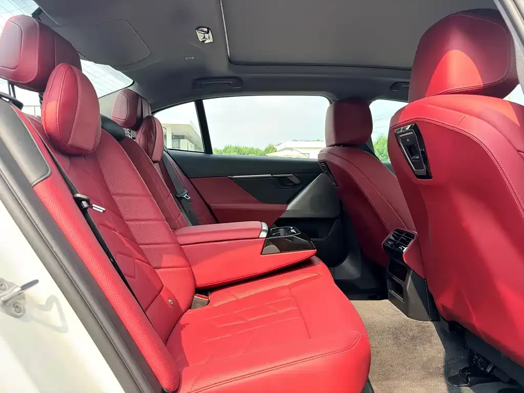 BMW i5 — фото 2