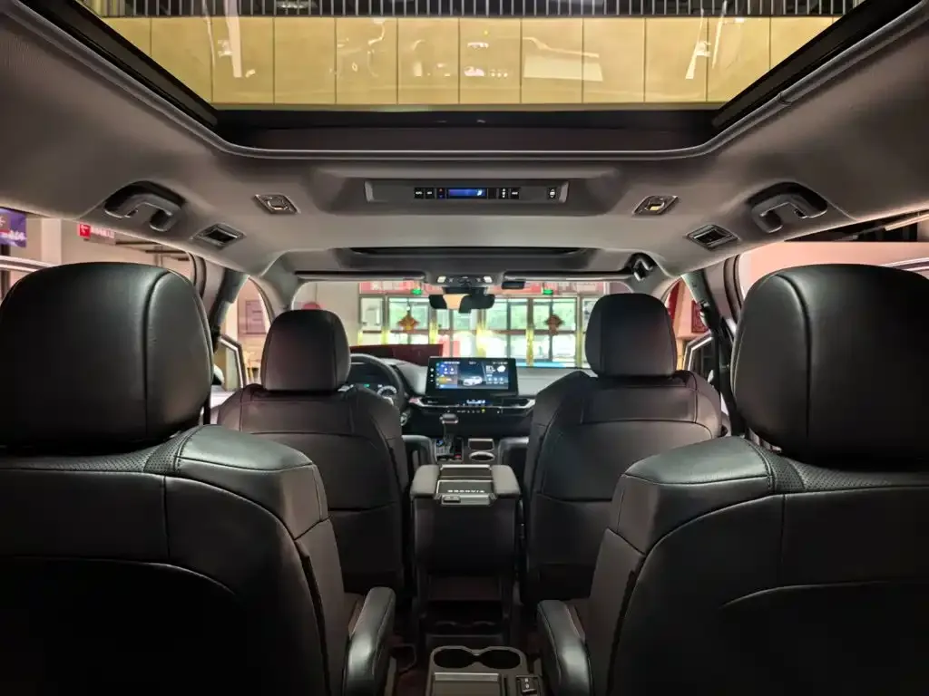 Toyota Granvia — фото 10