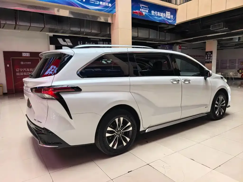Toyota Granvia — фото 3
