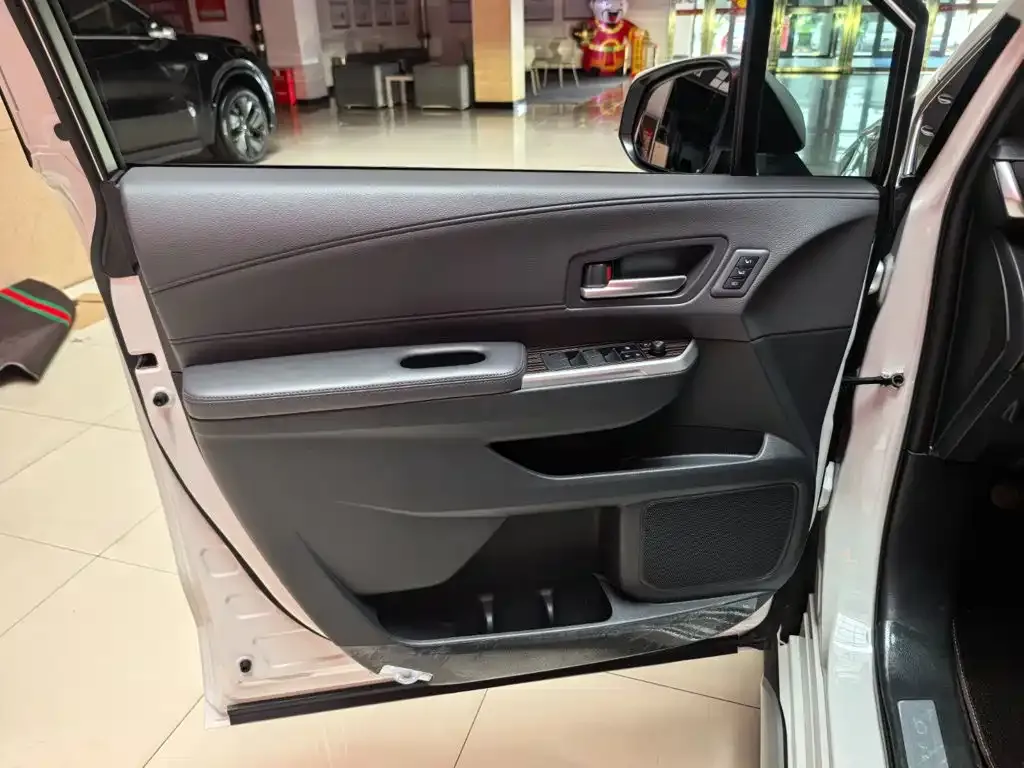 Toyota Granvia — фото 4