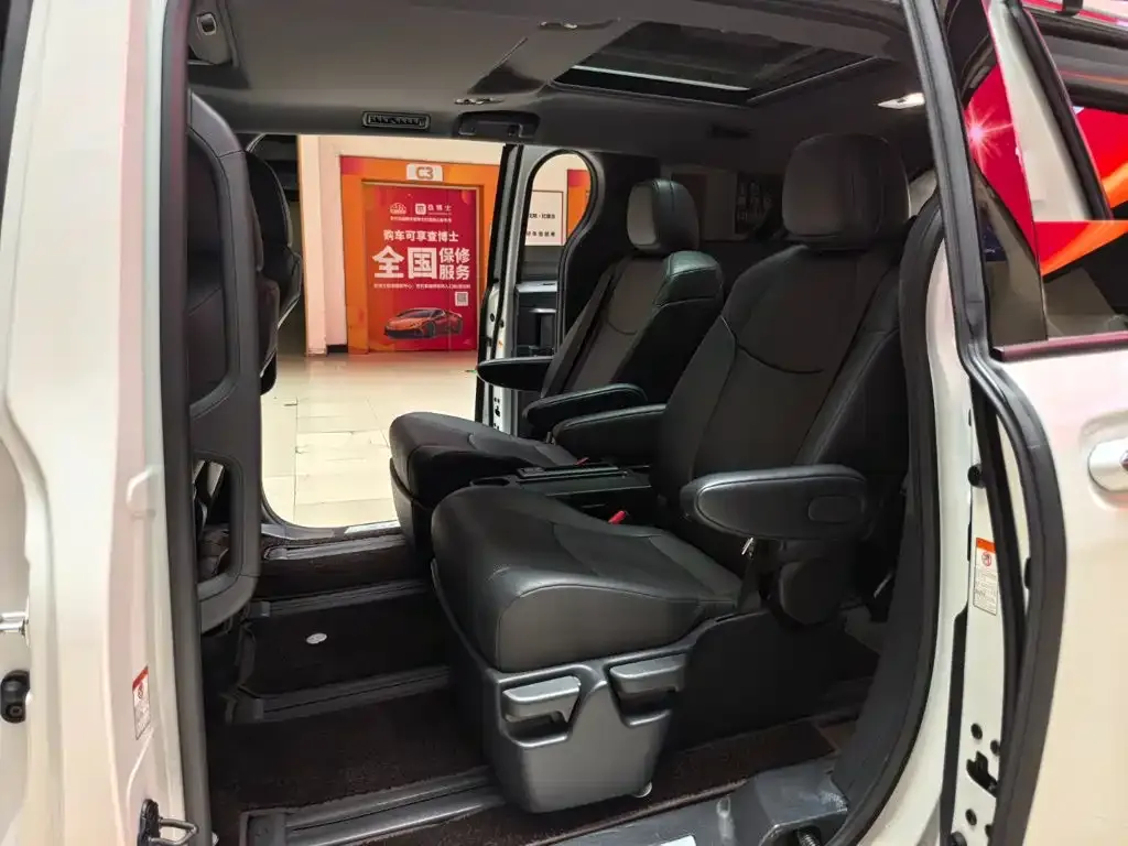 Toyota Granvia — фото 8