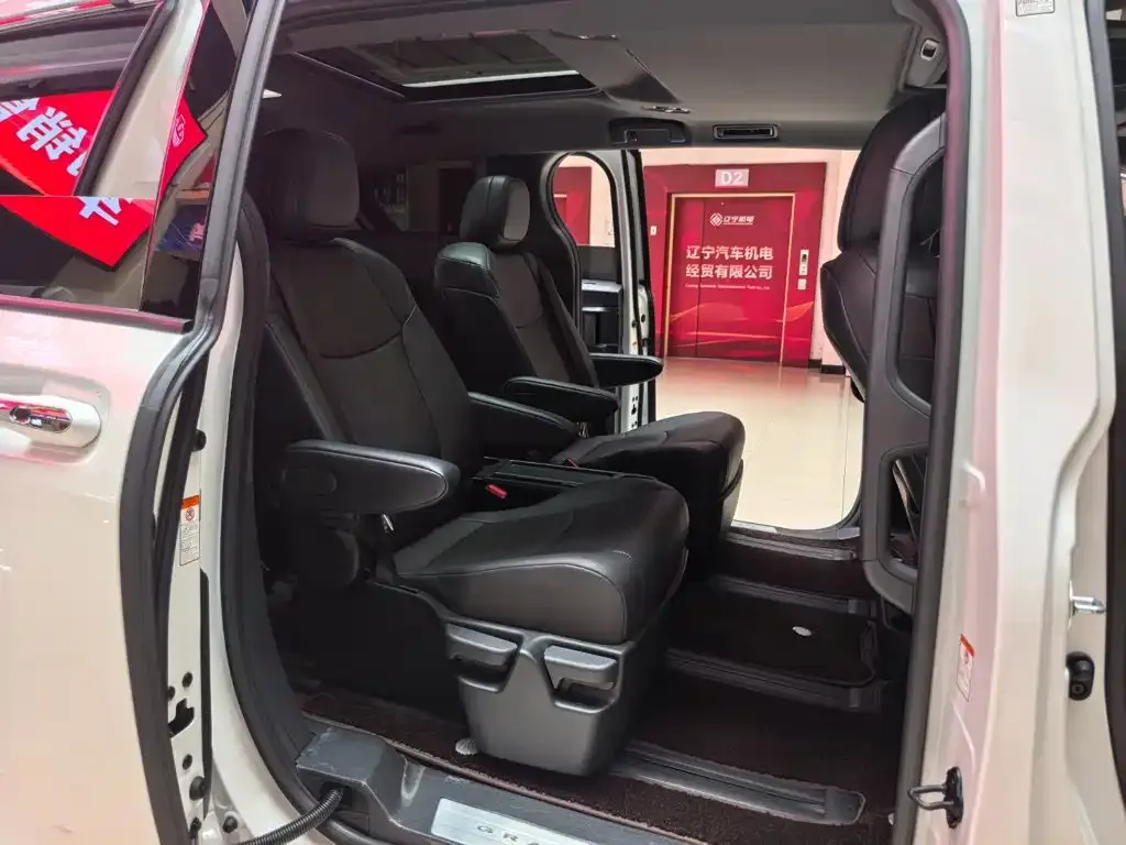 Toyota Granvia — фото 9
