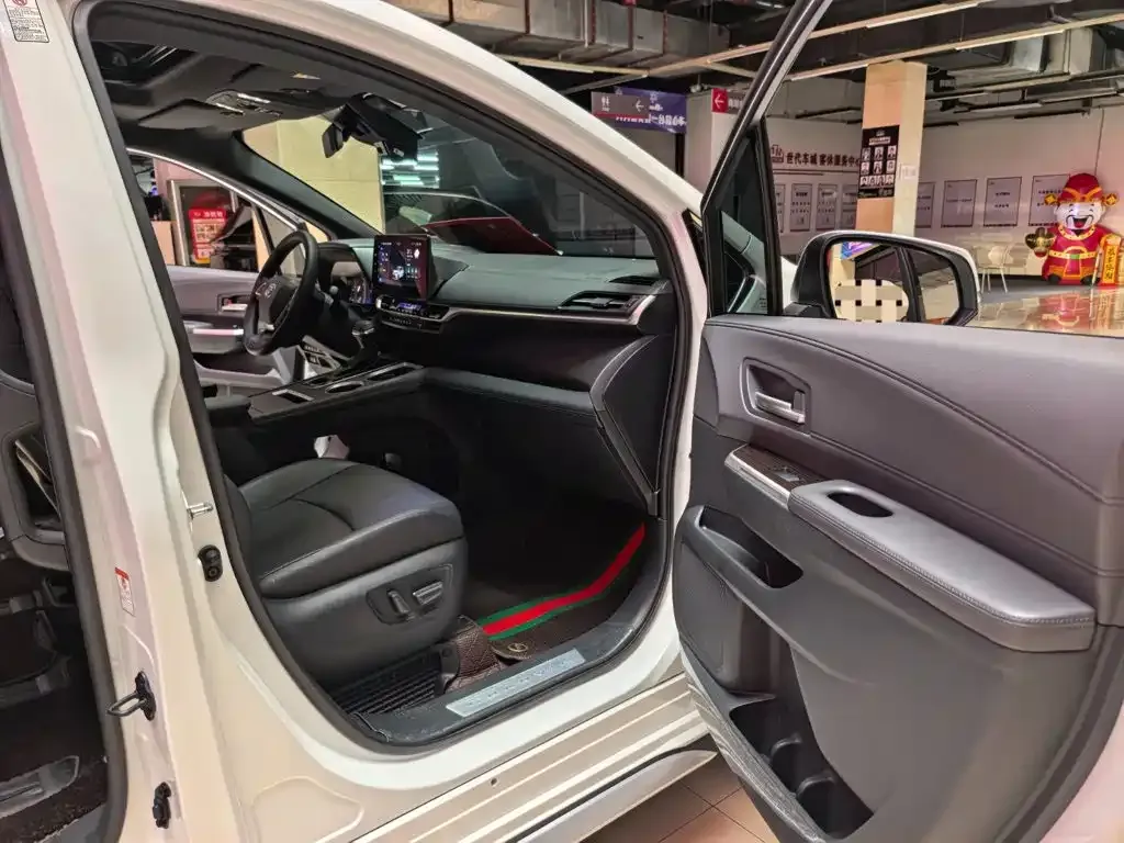 Toyota Granvia — фото 6
