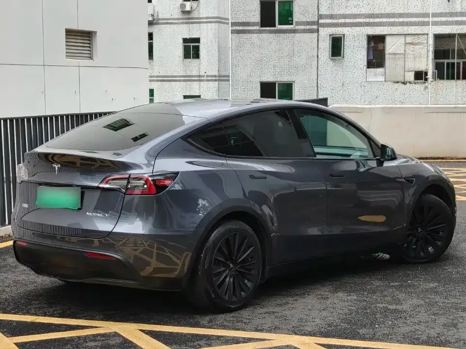 Tesla Model Y — фото 7