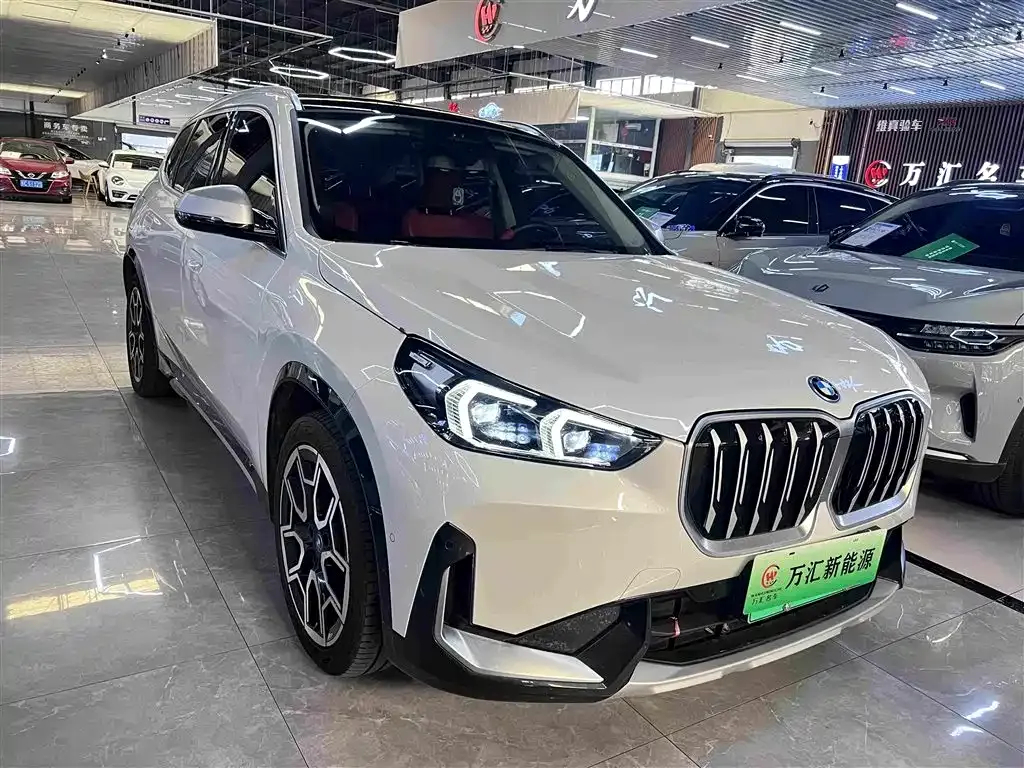 BMW iX1 xDrive30L X Design 1