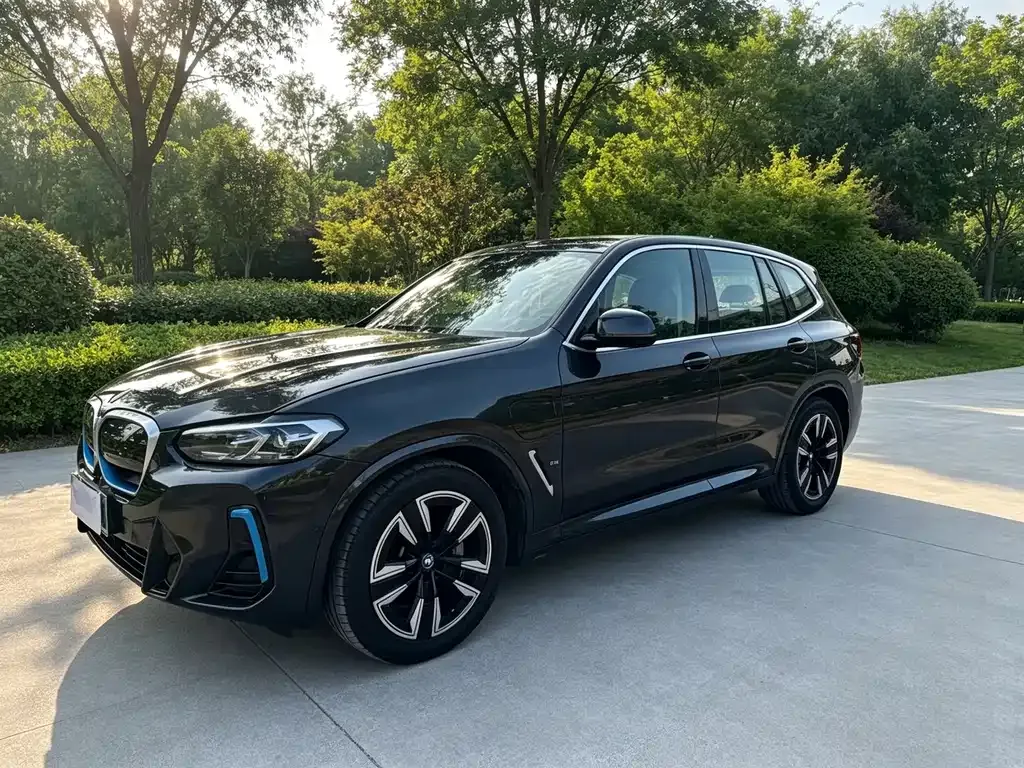 BMW iX3 — фото 1