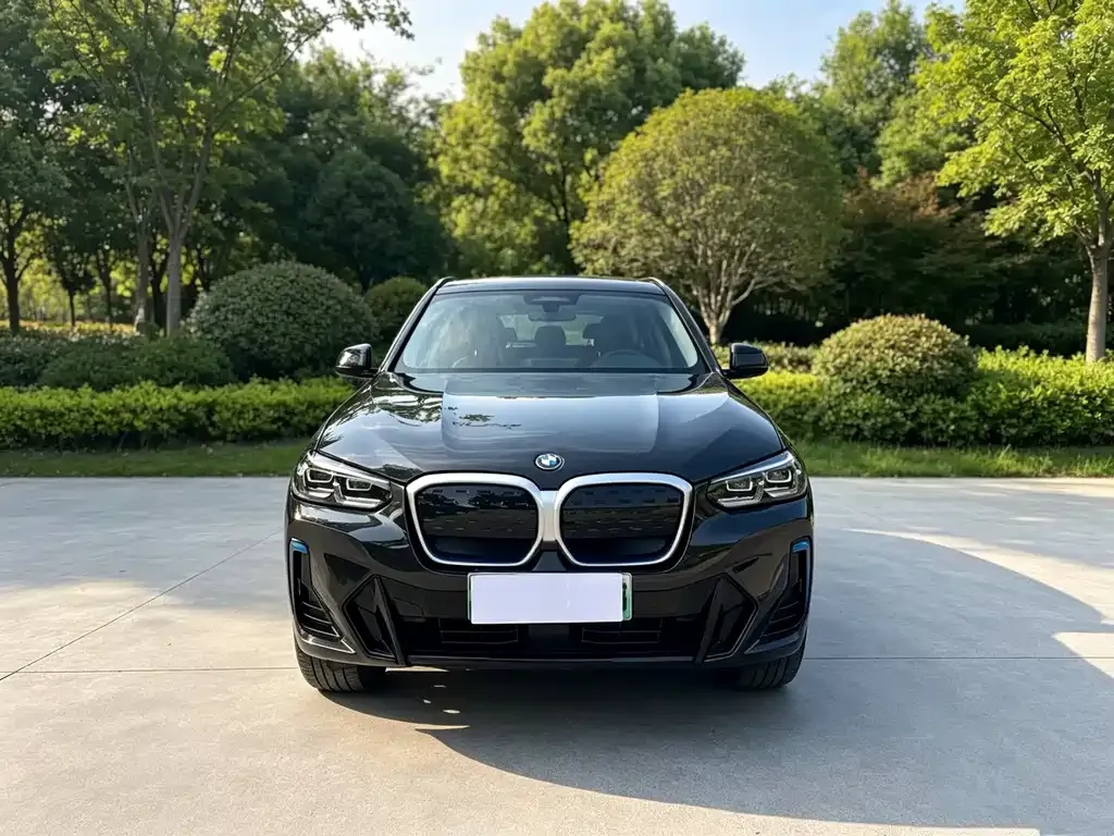 BMW iX3 — фото 9
