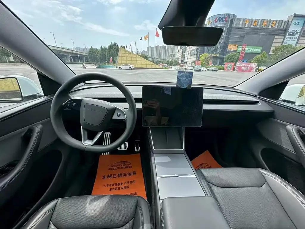 Tesla Model Y — фото 5