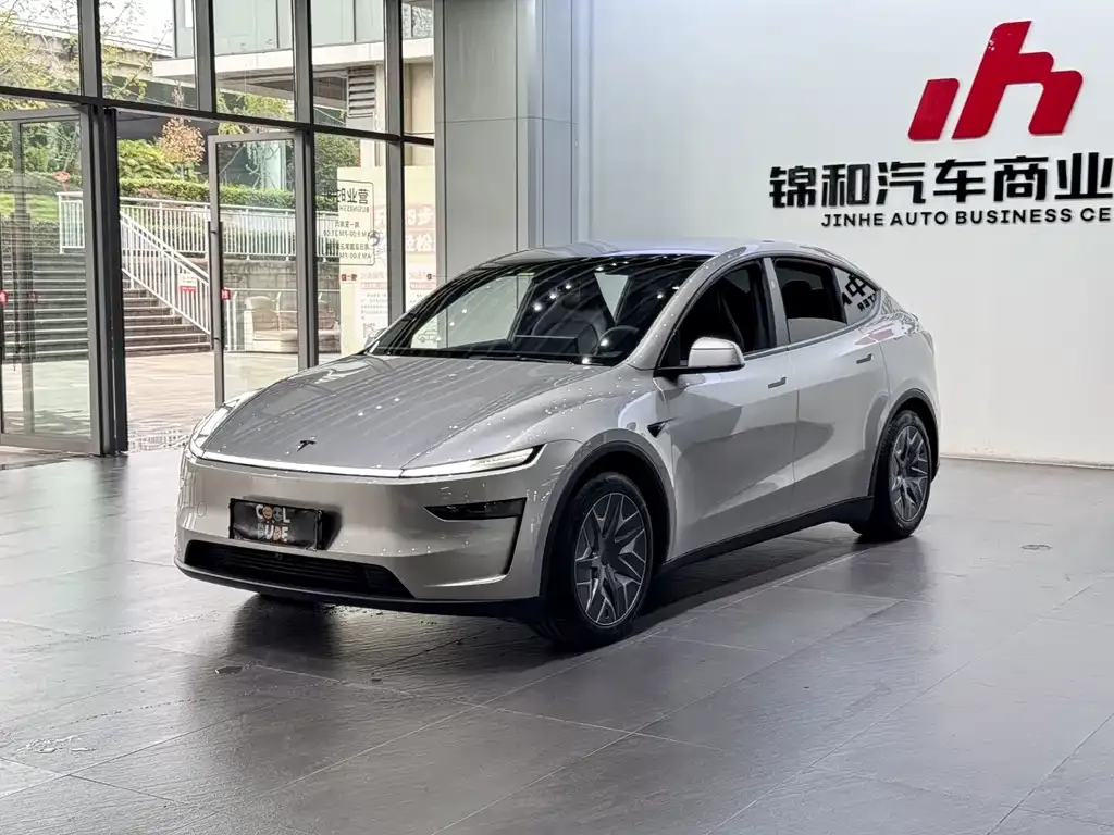 Tesla Model Y L — фото 1