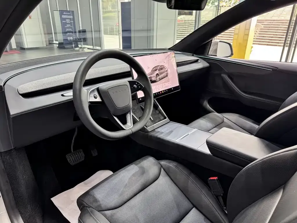 Tesla Model Y L — фото 9
