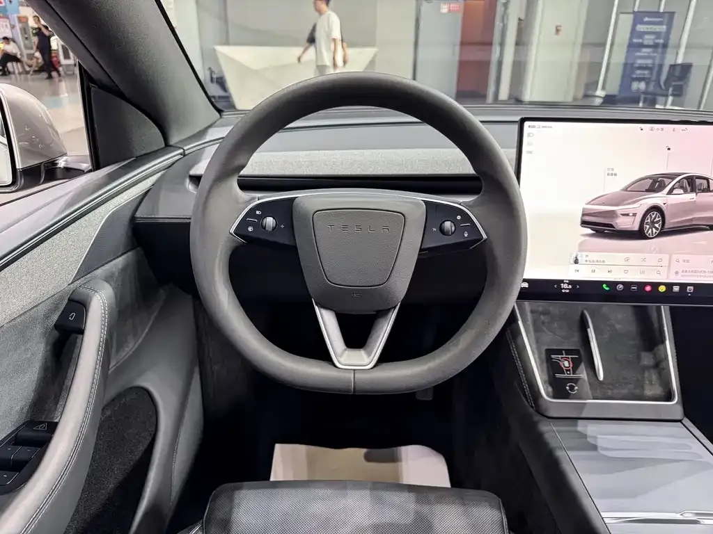 Tesla Model Y L — фото 2