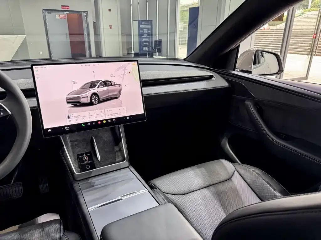 Tesla Model Y L — фото 6