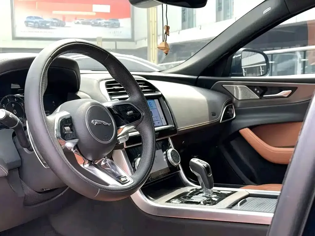 Jaguar XEL — фото 10