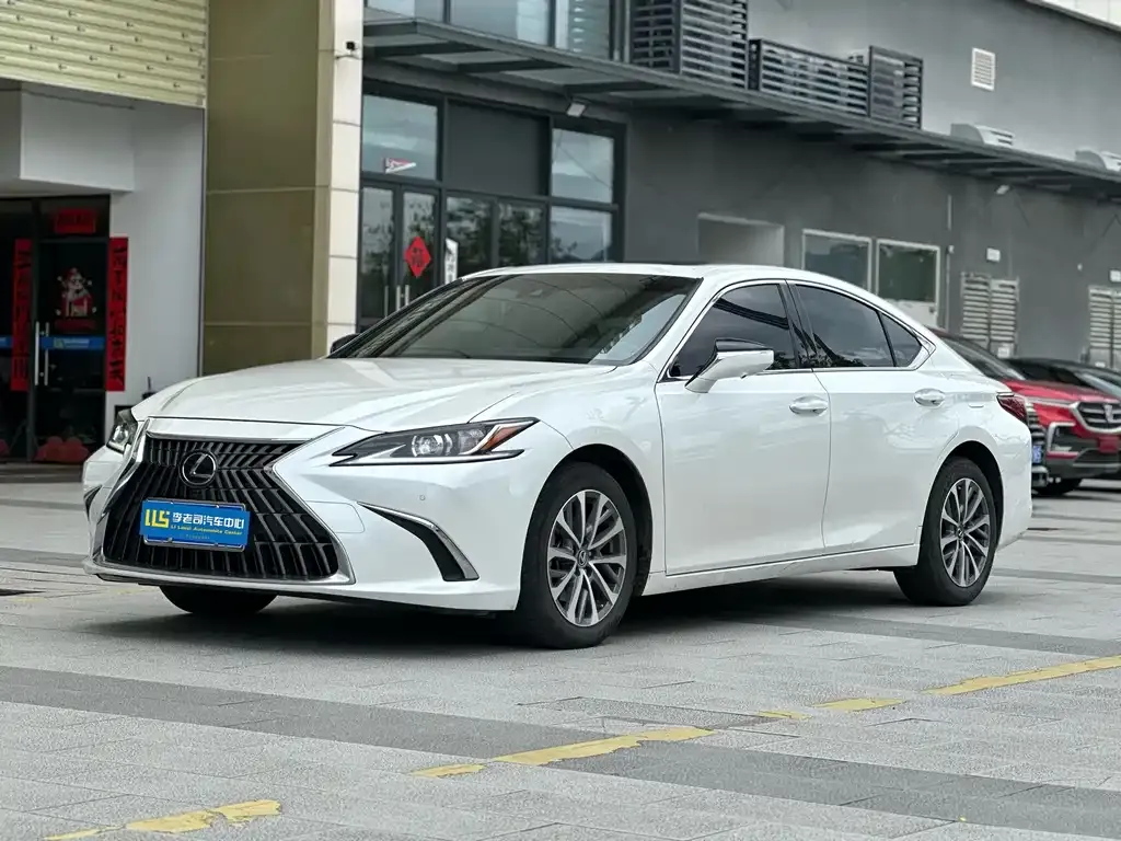 Lexus ES — фото 1