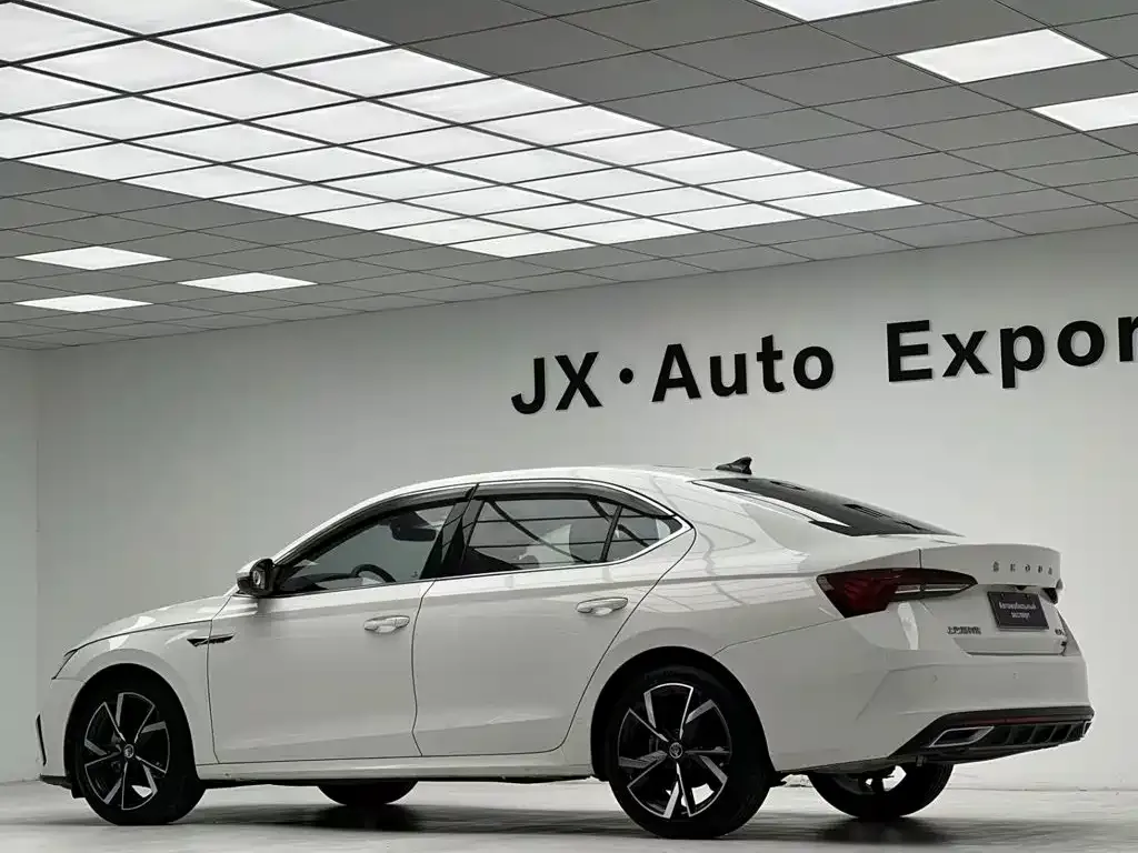 Skoda Octavia — фото 9