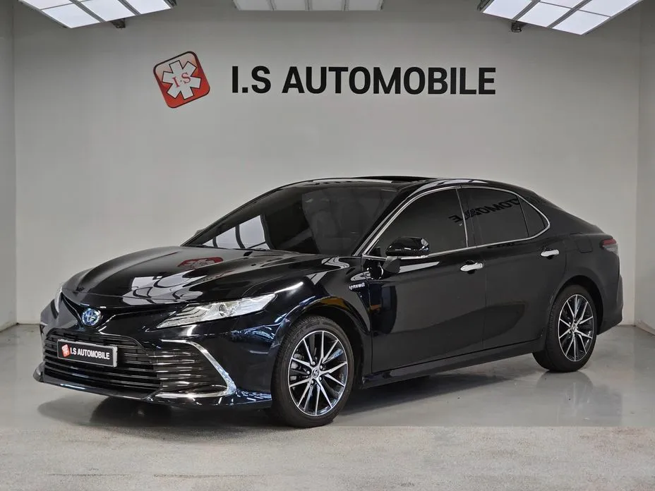 Toyota Camry 2.5 XLE Hybrid 1