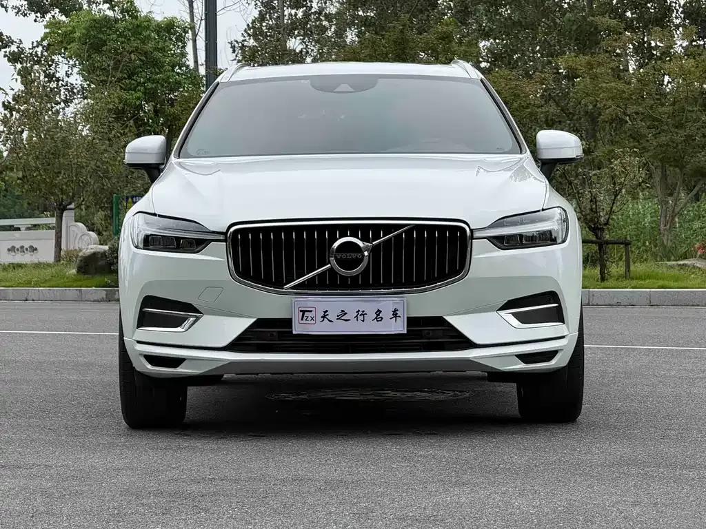Volvo XC60 — фото 10