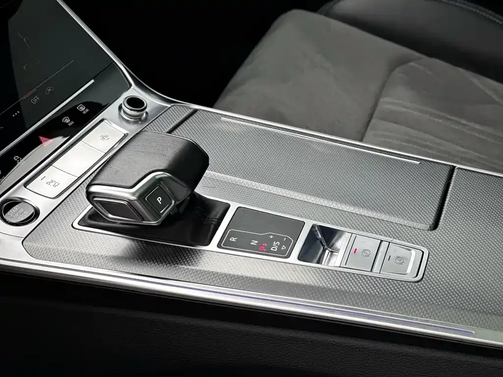 Audi A6L — фото 7