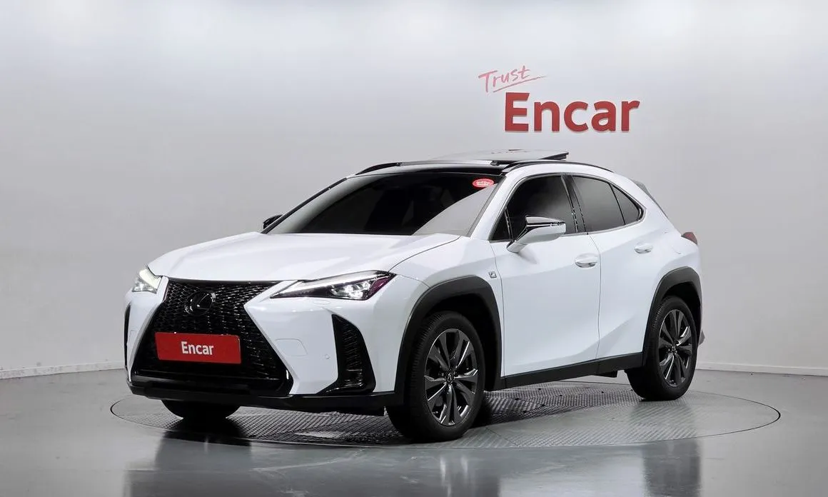 Lexus UX — фото 1