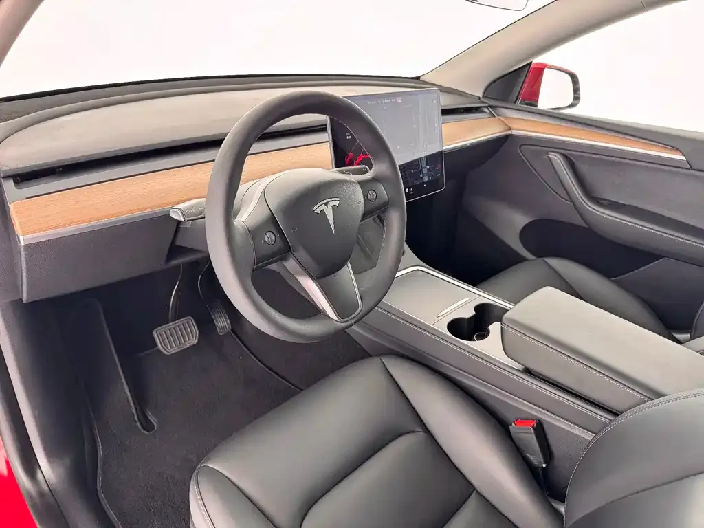 Tesla Model Y — фото 6