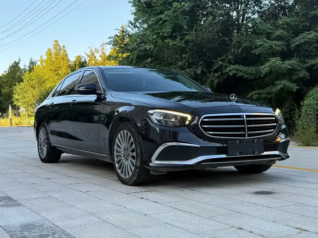 Mercedes-Benz E-Class — фото 1