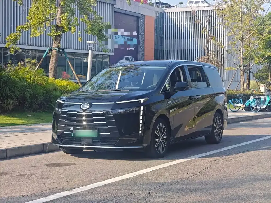 GAC Motor Trumpchi E8 PHEV — фото 1