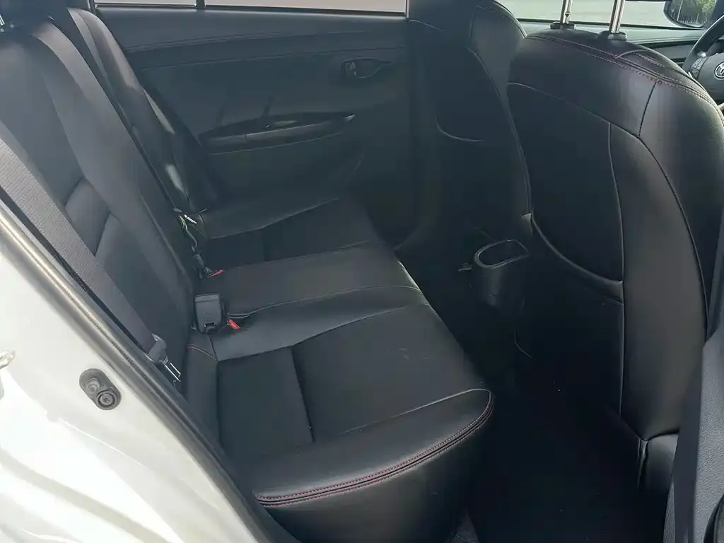 Toyota Yaris L — фото 2