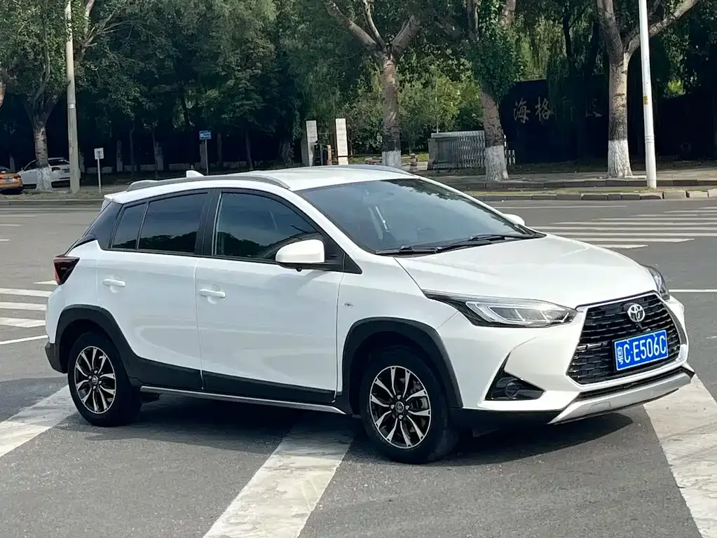 Toyota Yaris L — фото 5
