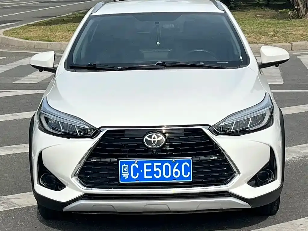 Toyota Yaris L — фото 8