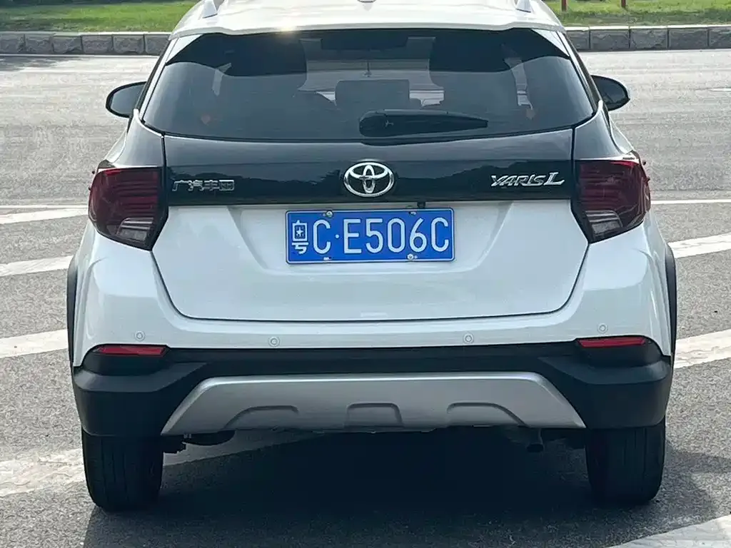 Toyota Yaris L — фото 9