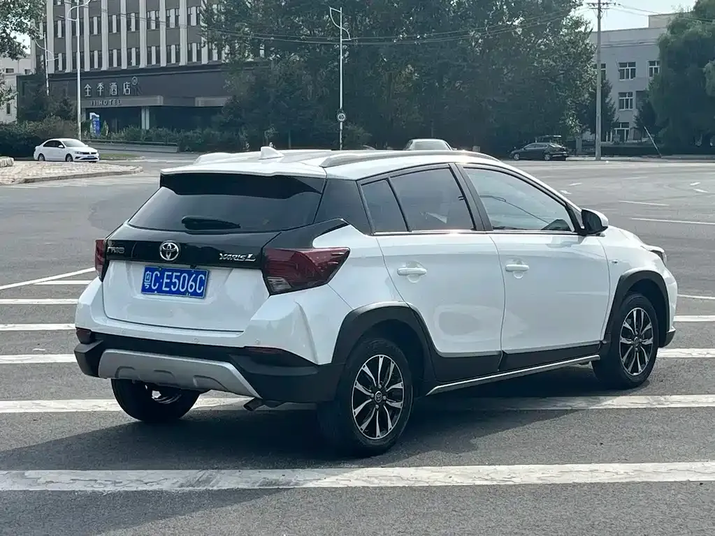 Toyota Yaris L — фото 6