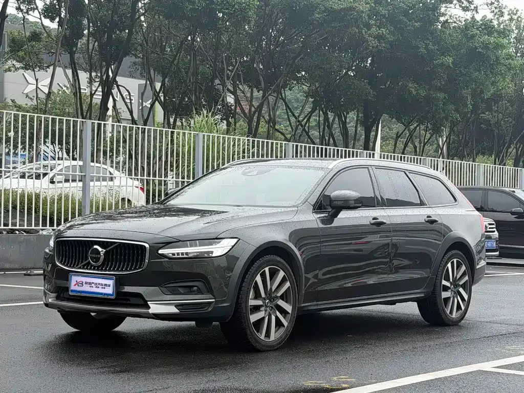 Volvo V90 — фото 1