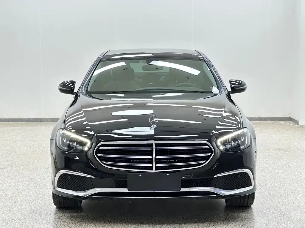 Mercedes-Benz E-Class — фото 2