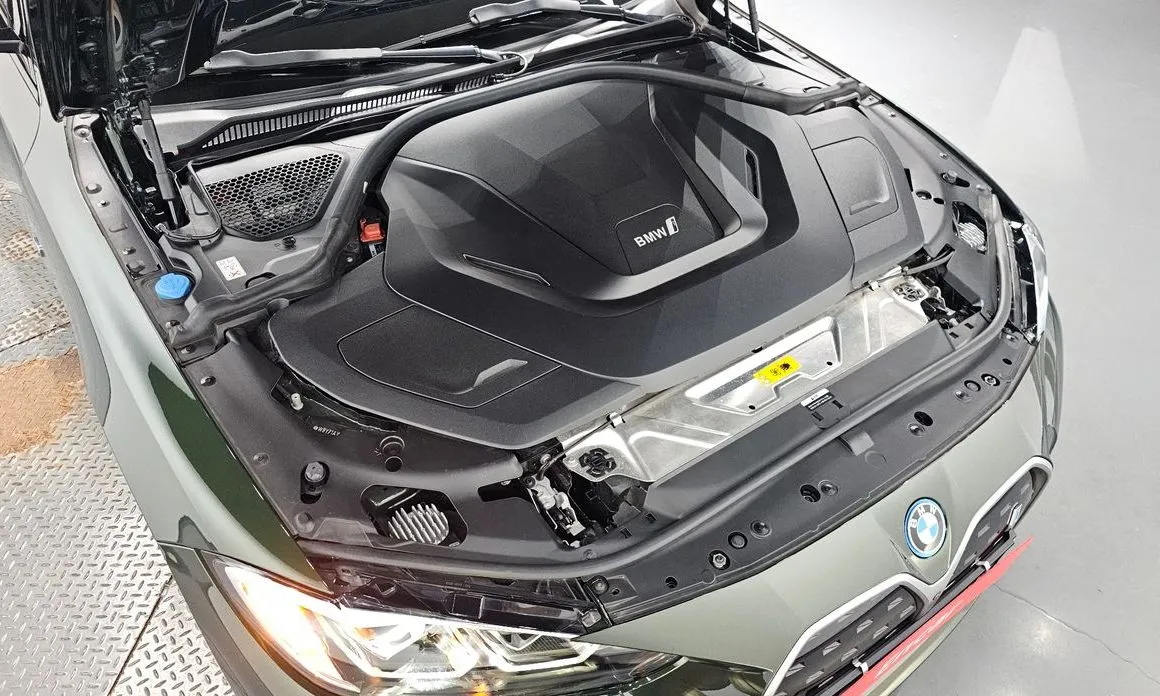 BMW i4 — фото 10