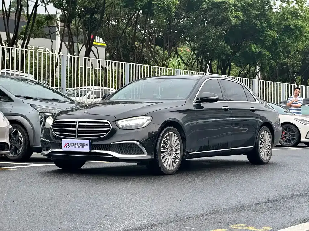 Mercedes-Benz E-Class — фото 1